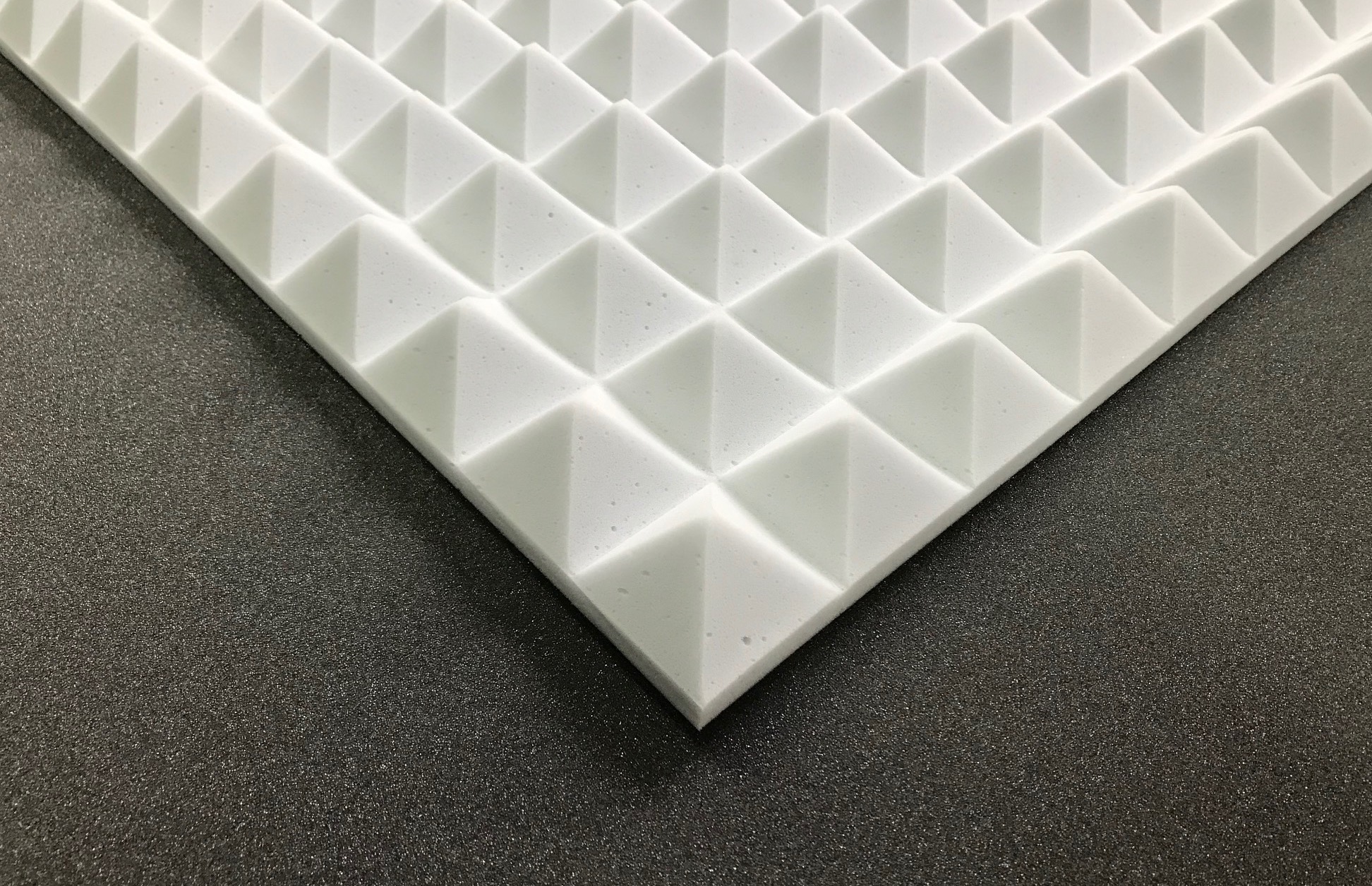 Piramidka akustyczna Basotect 4 cm